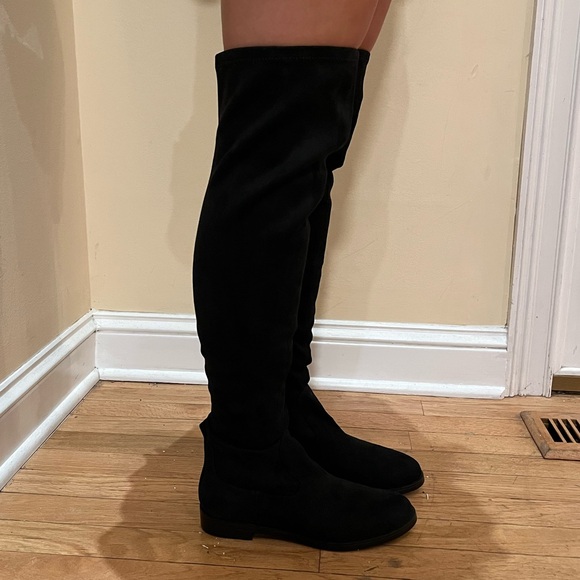 Kenneth Cole Wind-Y Over-the-Knee Black Microsuede Boot, Size 7.5 NEW - Picture 3 of 6